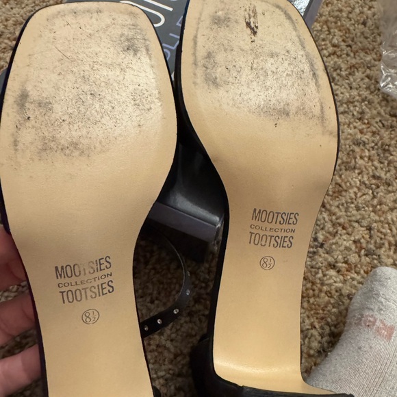 Mootsies Tootsies Elegant Black Heels - Picture 4 of 4